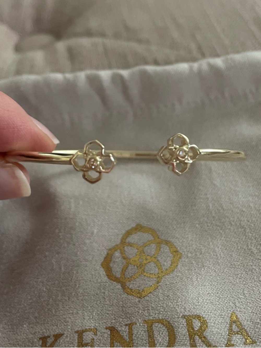 NWOT Kendra Scott Gold Rue Pinch Cuff Bracelet - Picture 3 of 3